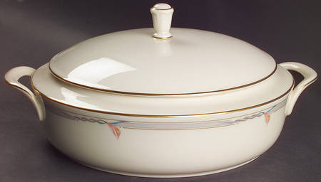 Gramercy Large Round Covered Vegetable