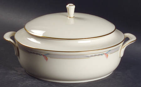 Gramercy Round Covered Vegetable