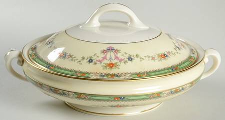 Grenoble Ivory Round Covered Vegetable
