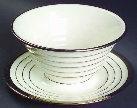 H319 Gravy Boat with Attached Underplate