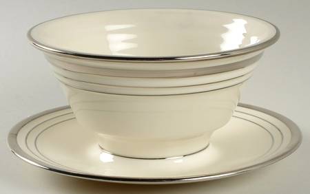 H323 Gravy Boat with Attached Underplate