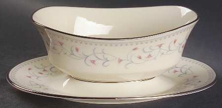 Hadley Gravy Boat with Attached Underplate