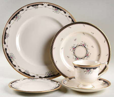 Hartwell House 40 Piece Estate Set