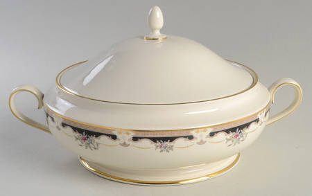 Hartwell House Round Covered Vegetable