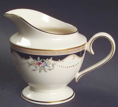 Hartwell House 1999 Shape Creamer