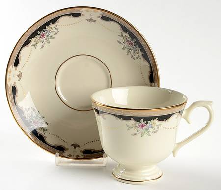 Hartwell House Footed Cup & Saucer Set
