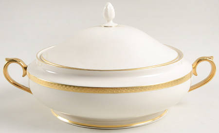 Haverford Hall Round Covered Vegetable