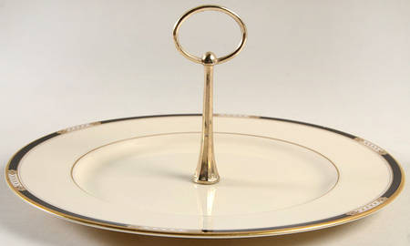 Hancock Round Serving Plate with Handle (DP)