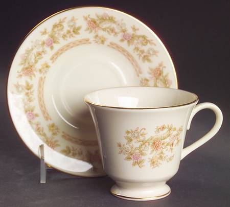 Helmsley Footed Cup & Saucer Set