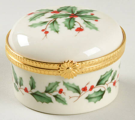 Holiday (Dimension) Pill Box