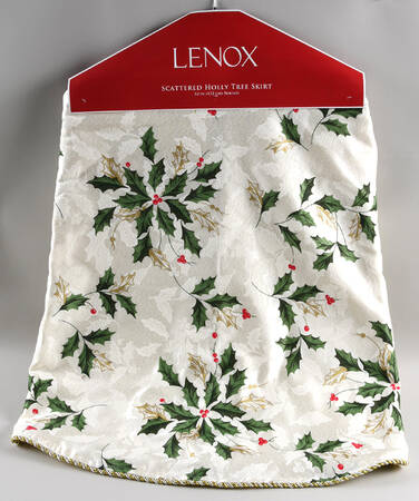 Holiday (Dimension) Tree Skirt