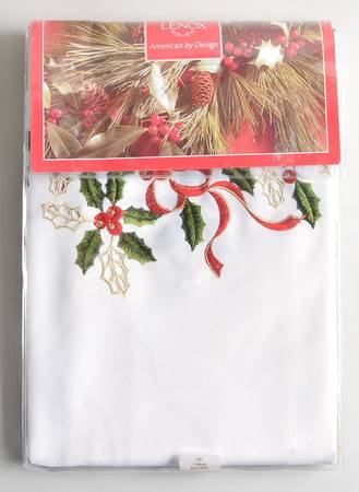 Holiday (Dimension) 70" Round Tablecloth