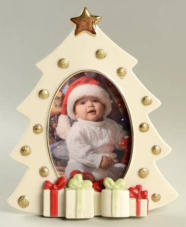 Holiday (Dimension) Figural Frame (Holds 4" X 6" Photo)