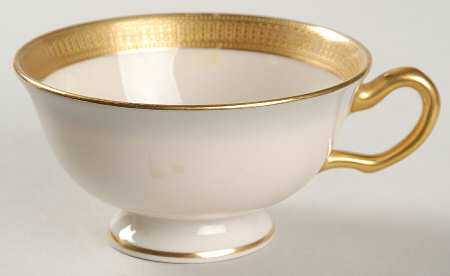 J19 Cream Footed Cup