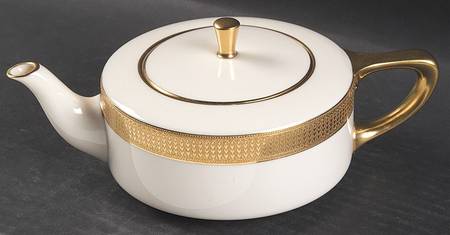 J20 Shape 1690 Teapot & Lid
