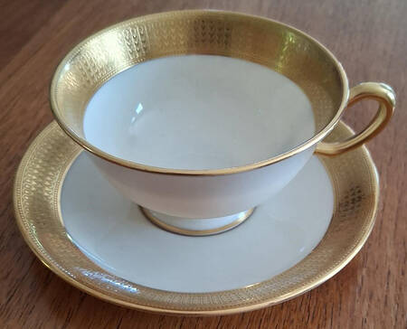 J20 Flat Cup & Saucer Set by Lenox