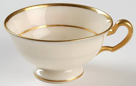 J34 Footed Cup