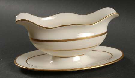 J34 Gravy Boat with Attached Underplate