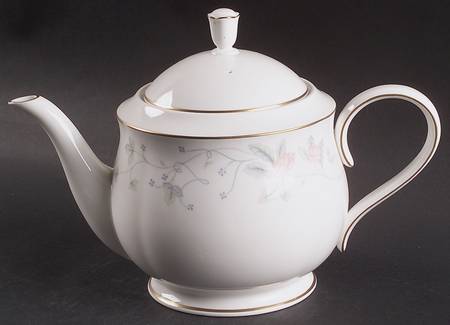 Jacqueline Teapot & Lid