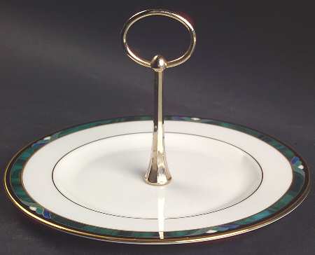 Kelly Round Serving Plate with Handle (SP)
