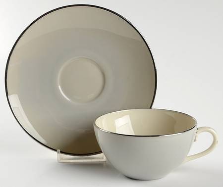 L6 Flat Cup & Saucer Set