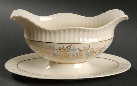 Lafayette Gravy Boat with Attached Underplate