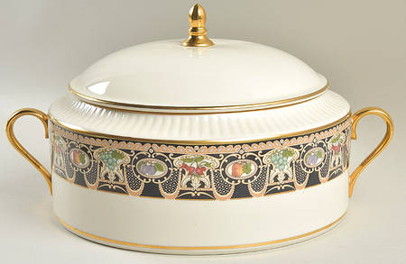 Lammermoor Round Covered Vegetable