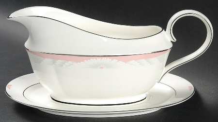 Laura Gravy Boat & Underplate