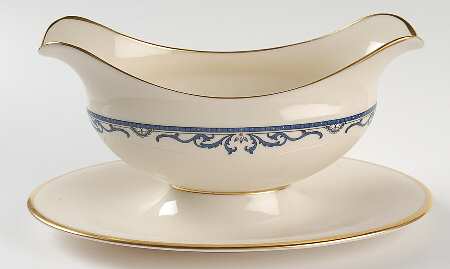Liberty Gravy Boat with Attached Underplate