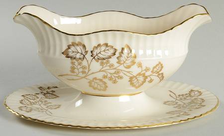 Lyric Gravy Boat with Attached Underplate
