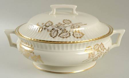 Lyric Round Covered Vegetable
