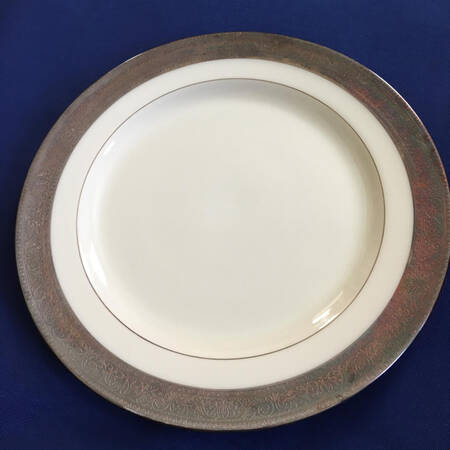Westchester Platinum Luncheon Plate