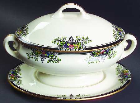 M14 Sauce Boat with Attached Underplate & Lid