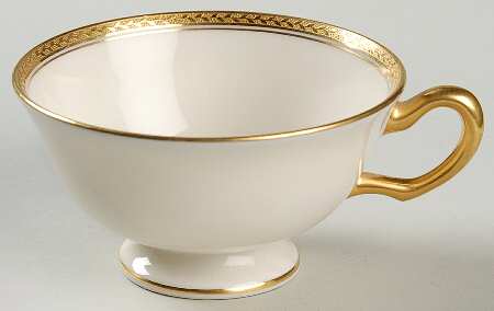 M8 Footed Cup