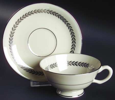 Majesty Footed Cup & Saucer Set