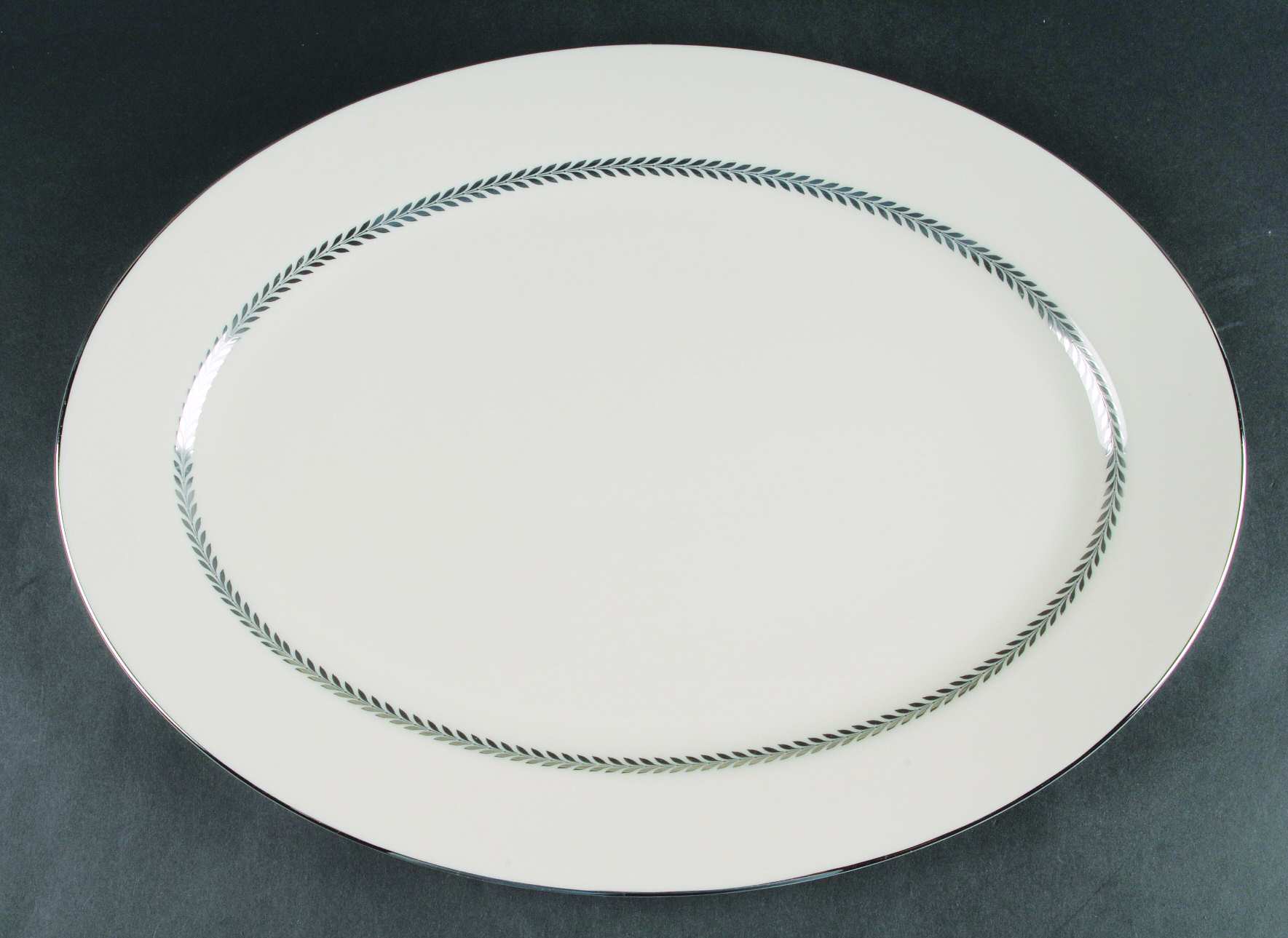 Majesty 17" Oval Serving Platter
