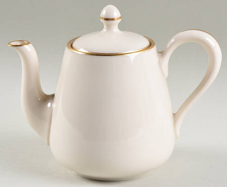 Manor Shape 934 Breakfast Teapot & Lid