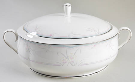 Marianne Round Covered Vegetable
