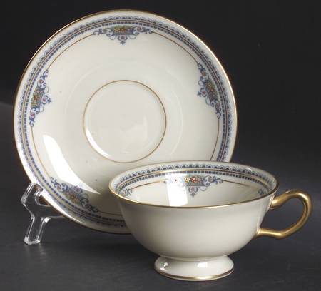 Maryland Footed Cup & Saucer Set