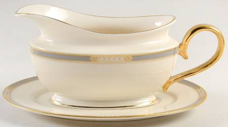 McKinley 1999 Shape Gravy Boat & Underplate