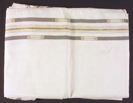 McKinley 62" X 86" Oval Tablecloth