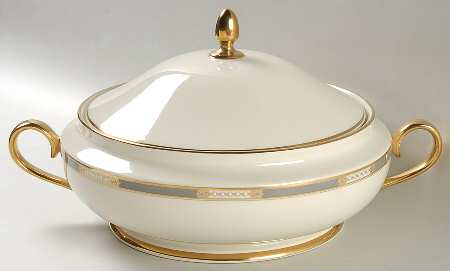 McKinley 1999 Shape Round Covered Vegetable