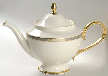 McKinley 1999 Shape Teapot & Lid