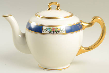 Meadowbrook Shape 522 Teapot & Lid