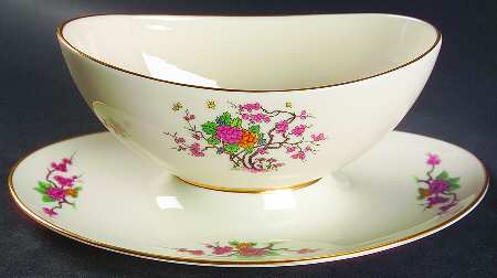 Ming Coupe Gravy Boat with Attached Underplate