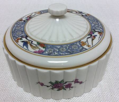 Ming-Birds (Older, Cream, Black Green Stamp) Candy Box & Lid