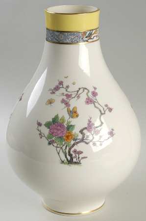 Ming-Birds (Older, Cream, Black Green Stamp) 13" Vase