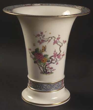 Ming-Birds (Older, Cream, Black Green Stamp) 8" Vase