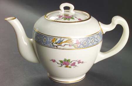 Ming-Birds (Older, Cream, Black Green Stamp) Shape 522 Teapot & Lid