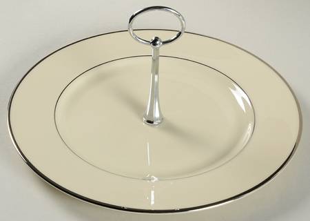 Montclair Round Serving Plate with Handle (DP)